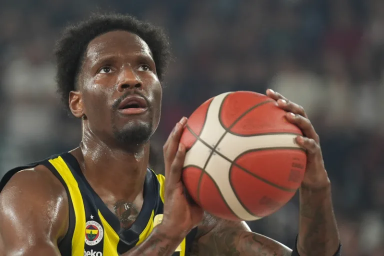 Fenerbahçe ve Anadolu Efes, THY Avrupa Ligi'nde sahne alıyor