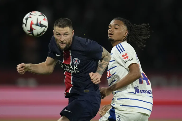 PSG, Kvaratskhelia için Napoli'ye takas teklifi sunuyor