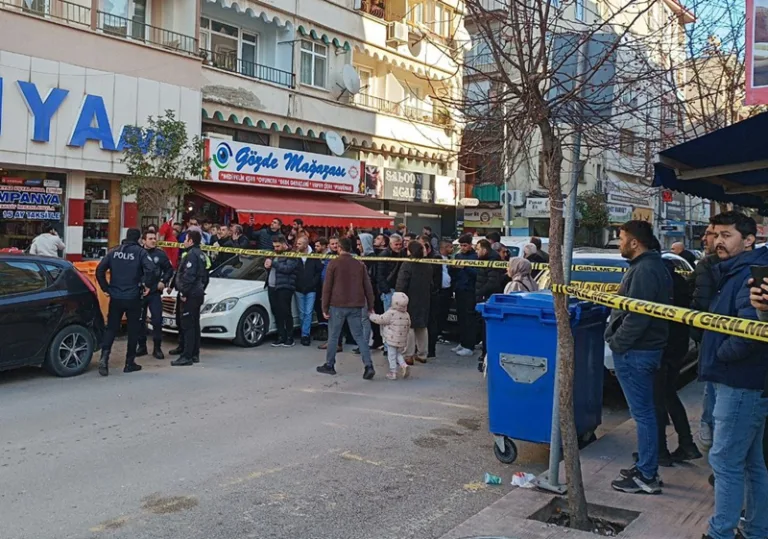 ATM'den para çekerken silahlı saldırıya uğradı