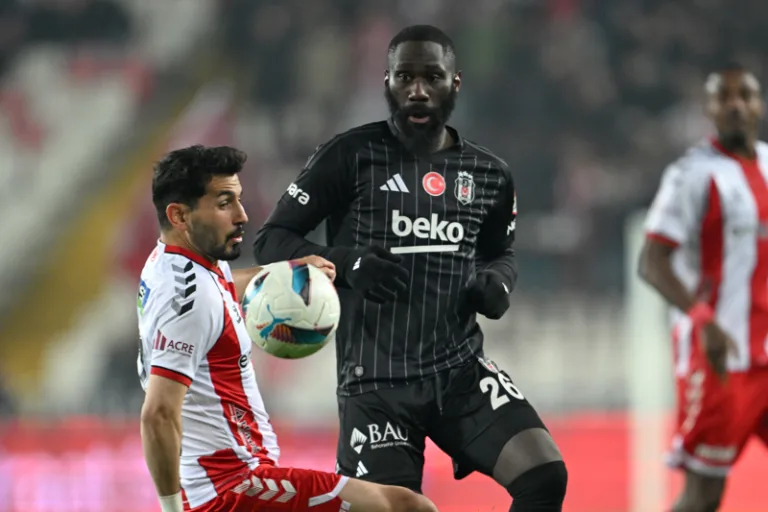 Beşiktaş'ta Arthur Masuaku için AEK ile görüşmeler başladı