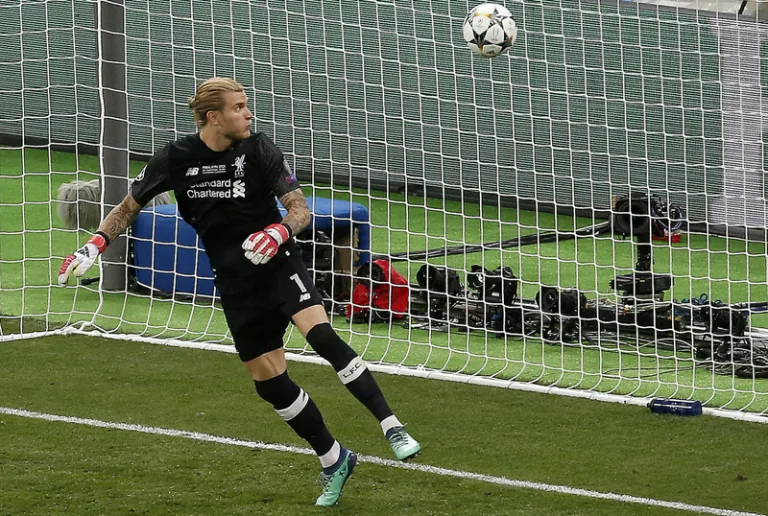 Schalke 04, Loris Karius'u transfer etti