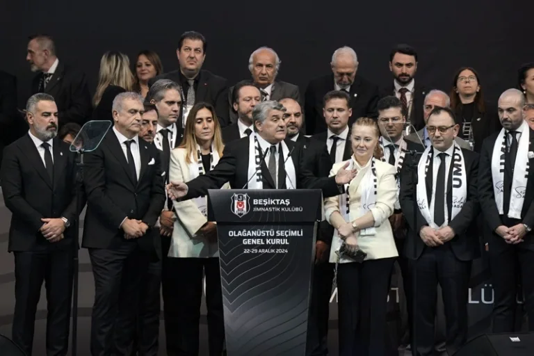 Serdal Adalı, Beşiktaş Başkanlığı mazbatasını aldı