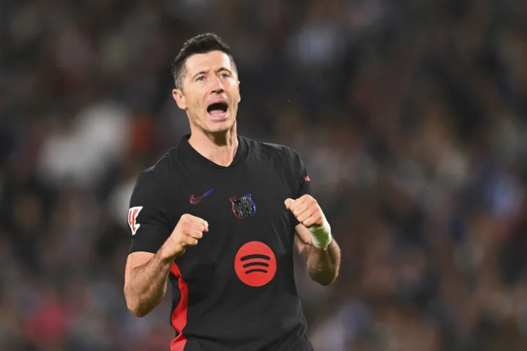 Robert Lewandowski Arabistan'a transfer olmak için geliyor