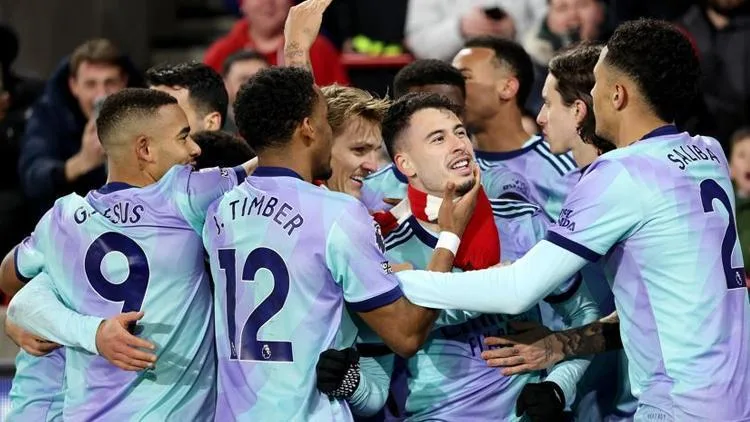 Arsenal, Brentford'u 3-1 mağlup ederek 2025'e galibiyetle başladı