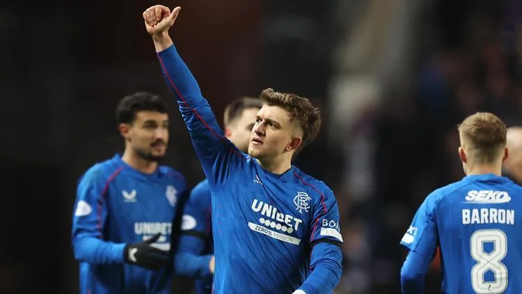 Rangers, Celtic'i derbide 3-0 mağlup etti