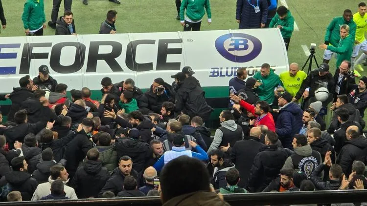 Kocaelispor – Iğdır maçında taraftarlar olay çıkardı