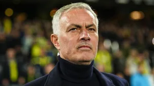 Jose Mourinho, Fenerbahçe'ye acil stoper talep etti