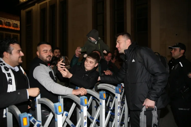 Beşiktaş Rize'ye geldi, galibiyet peşinde