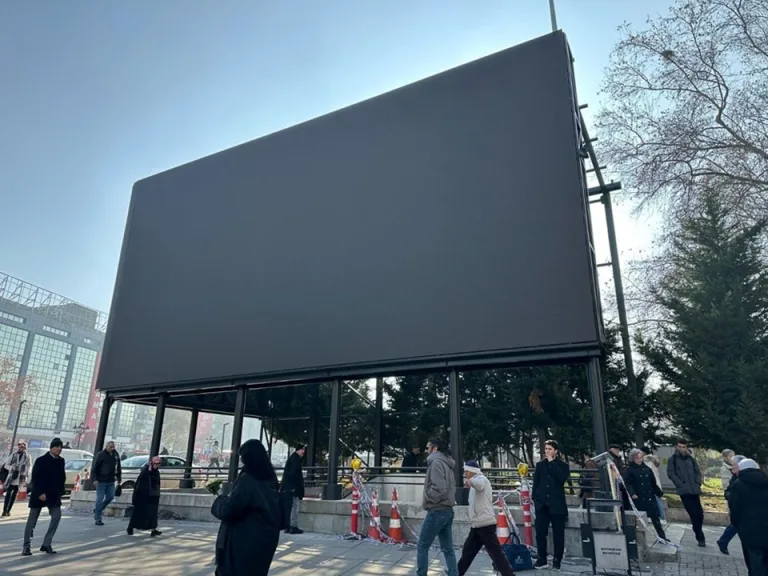 Ankara’da reklam panosunun kaldırılmasına karar verildi