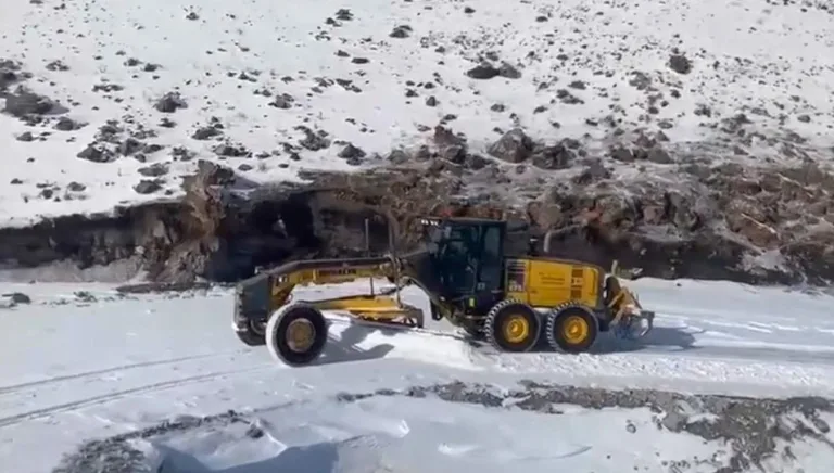 Iğdır'da karla mücadele 10 günde 77 kilometre yol açtı