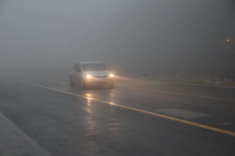 Bolu Dağı'nda sis nedeniyle görüş mesafesi 35 metreye düştü