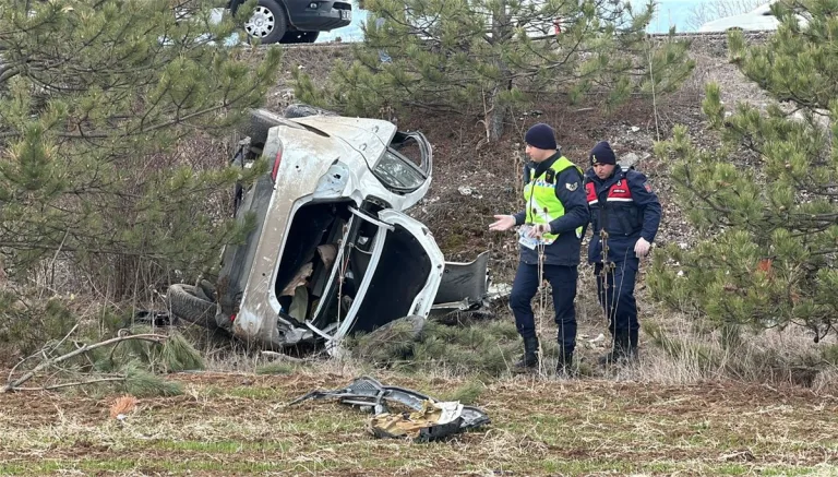 Kütahya'da feci kaza: yolcu otomobilden fırlayarak hayatını kaybetti