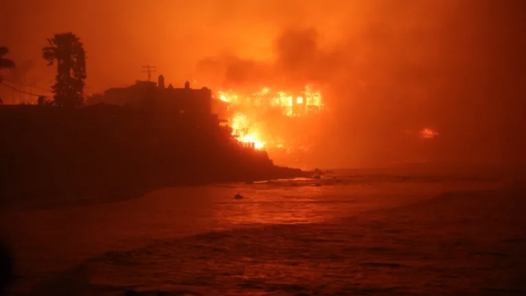 Los Angeles'taki yangın felaketi can kaybını artırıyor