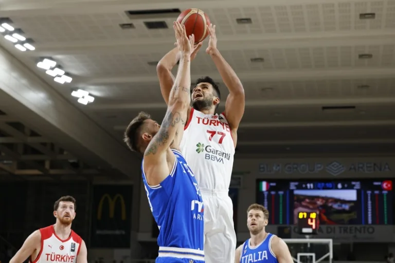 Ömer Faruk Yurtseven THY Avrupa Ligi'nde MVP oldu