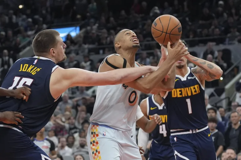 Jokic 46 sayıyla Nuggets'ı galibiyete taşıdı