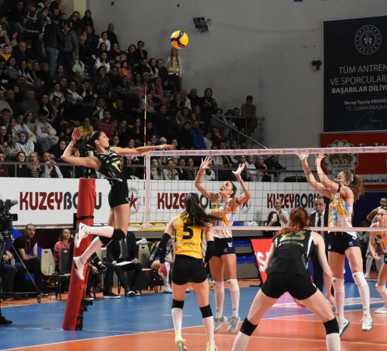 VakıfBank, Kuzeyboru'yu 3-0 mağlup etti