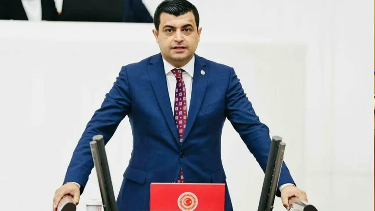 CHP'li Demir, işçi yıllık iznini 20 güne çıkarıyor