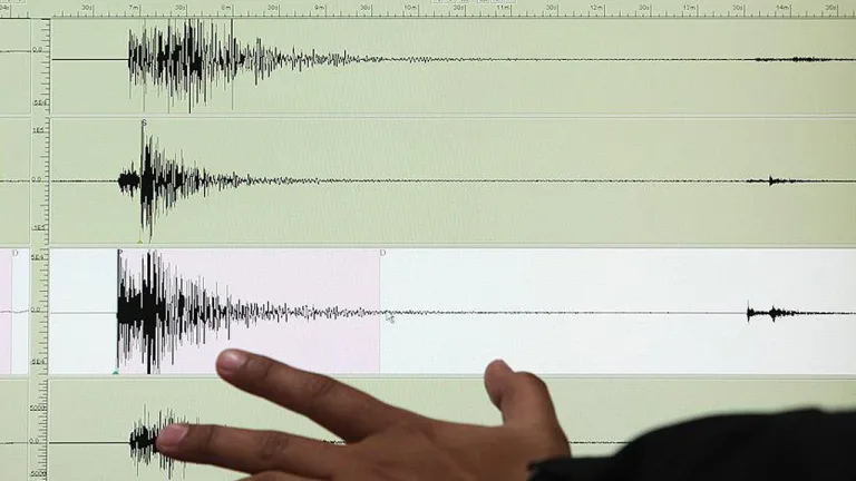 Çin'de 6.8 büyüklüğünde deprem, 53 kişi hayatını kaybetti