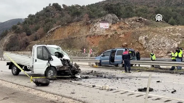 Çorum Osmancık'ta zincirleme trafik kazası: 2 ölü, 5 yaralı