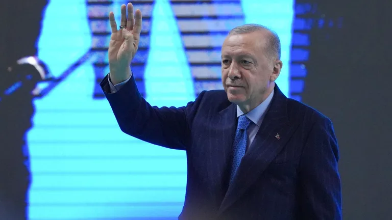 Erdoğan: Halep Kalesi'ndeki bayrak CHP'ye neden dokunuyor?