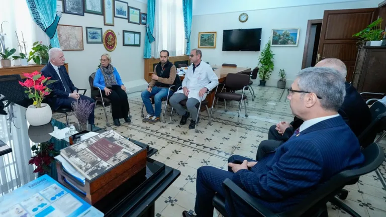 İstanbul Valisi Gül, Edip Akbayram'ı hastanede ziyaret etti