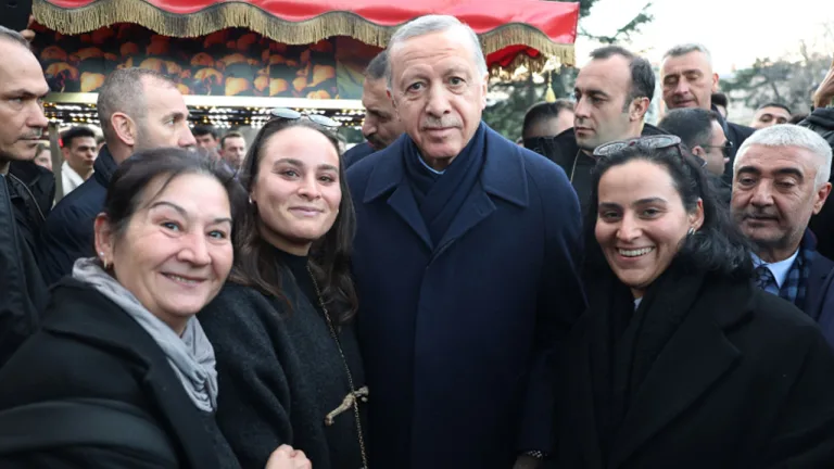 Erdoğan Sultanahmet'te kandil kutladı