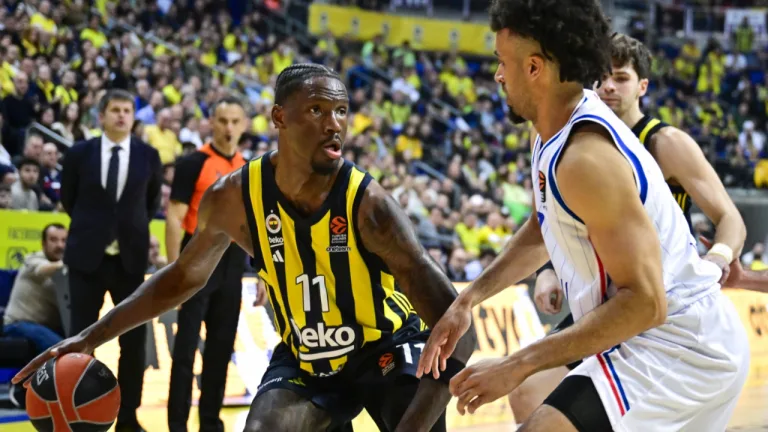 Fenerbahçe Beko, Anadolu Efes'i mağlup ederek galibiyet hasretine son verdi