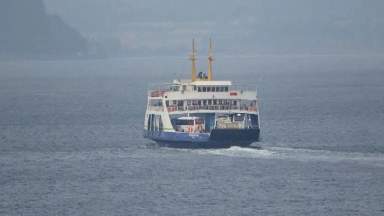 Çanakkale'de feribot seferleri fırtına nedeniyle iptal edildi