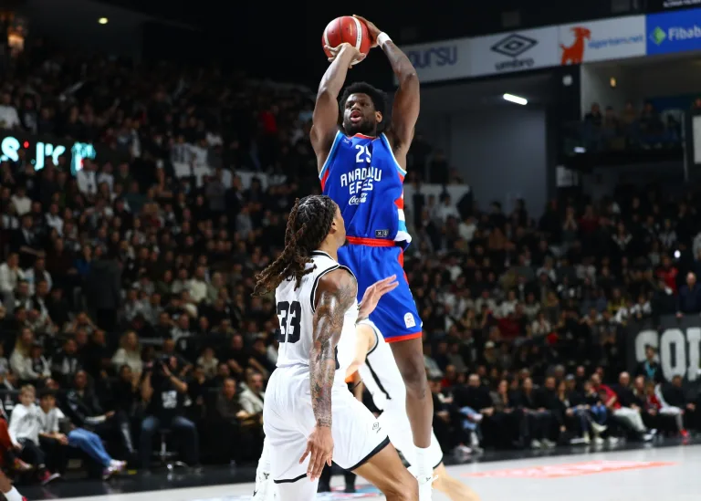 Beşiktaş, Anadolu Efes'i 87-70 mağlup etti