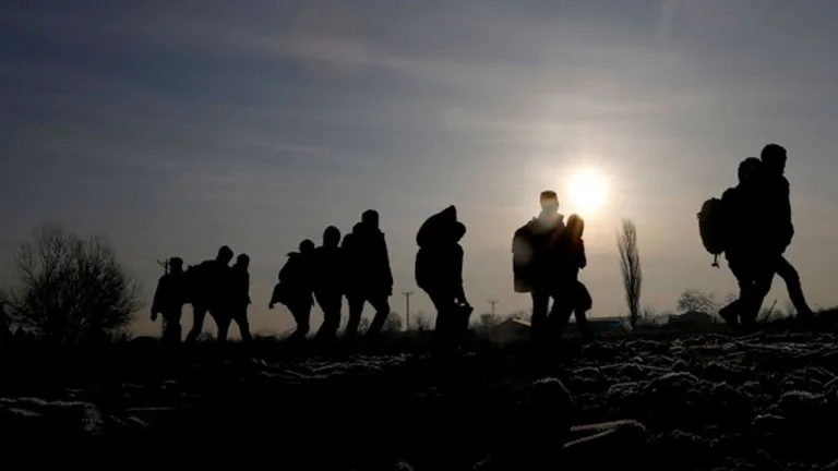 Meksika'dan 1500 göçmen ABD'ye doğru yola çıktı