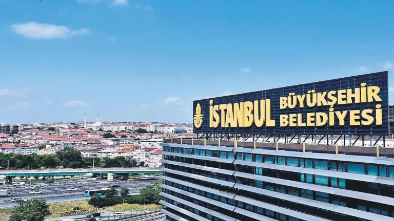 İBB'de 200'e yakın yönetici ballı maaş alıyor