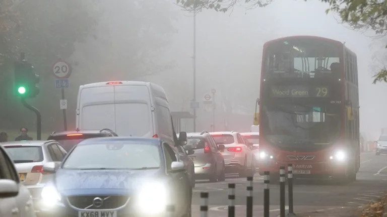 ingiltere'de soğuk hava dalgası nedeniyle sarı alarm verildi