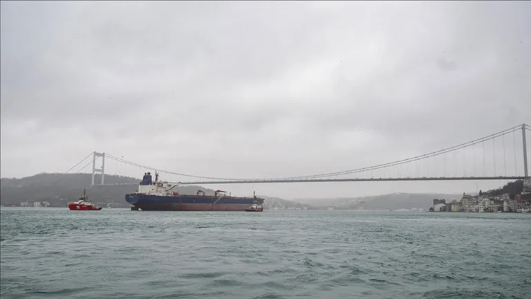 İstanbul Boğazı'nda gemi trafiği çift yönlü kapatıldı