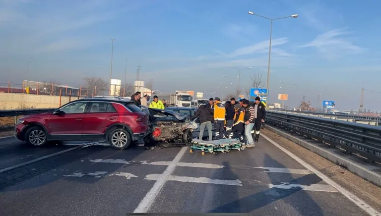 Afyonkarahisar'da trafik kazası sonucu 2 kişi yaralandı