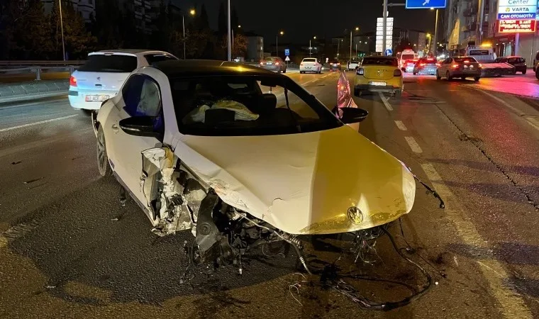 Kocaeli'nde trafik kazasında 2 kişi yaralandı