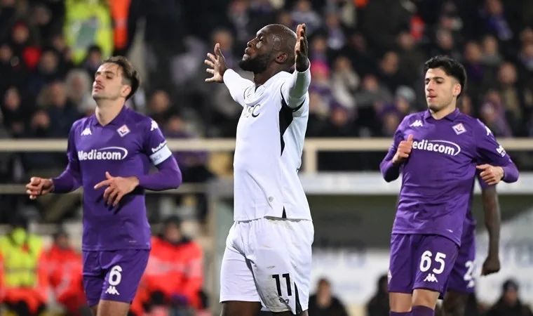 Lukaku liderliğinde Napoli, Fiorentina'yı 3-0 yendi