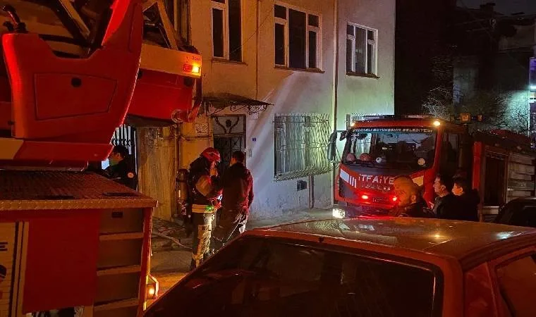 Kocaeli'nde çatı katında yangın: 2 kişi hastaneye kaldırıldı