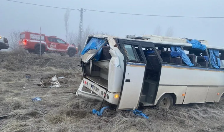 Malatya'da işçi servisi devrildi, 17 işçi yaralandı