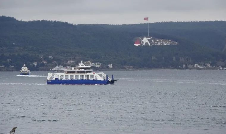 Çanakkale'de feribot seferleri fırtına nedeniyle iptal edildi