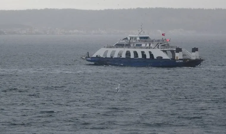 Çanakkale'de feribot seferleri fırtına nedeniyle iptal edildi