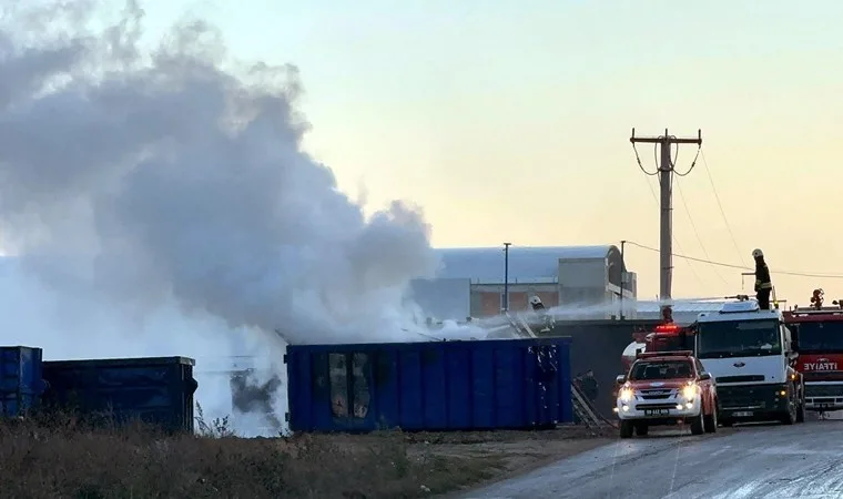 Tekirdağ'da konteyner üretim tesisinde yangın çıktı