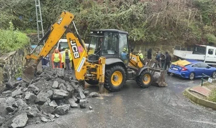 İstanbul'da sağanak nedeniyle istinat duvarı yıkıldı