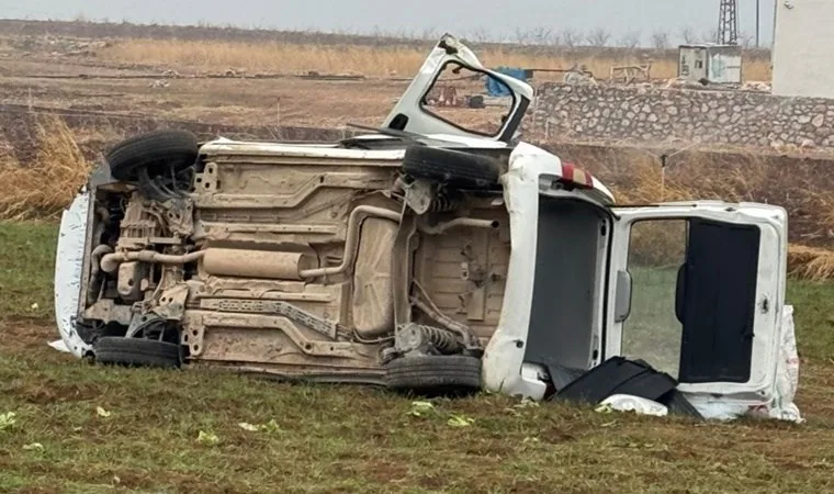 Mardin Kızıltepe'de ticari araç tarlaya uçtu: 2 ölü, 4 yaralı