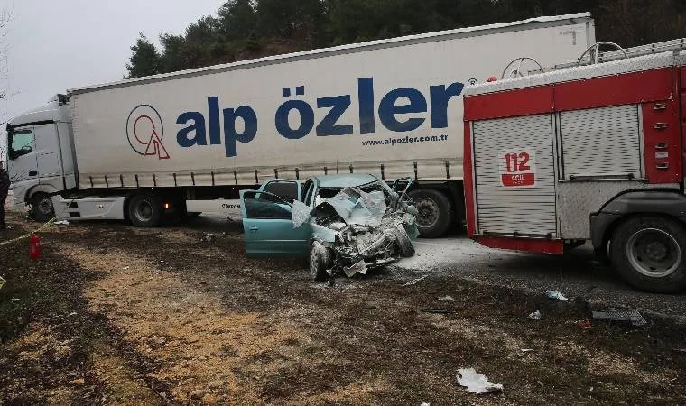 Tokat'ta TIR otomobile çarptı: 2 ölü, 1 yaralı