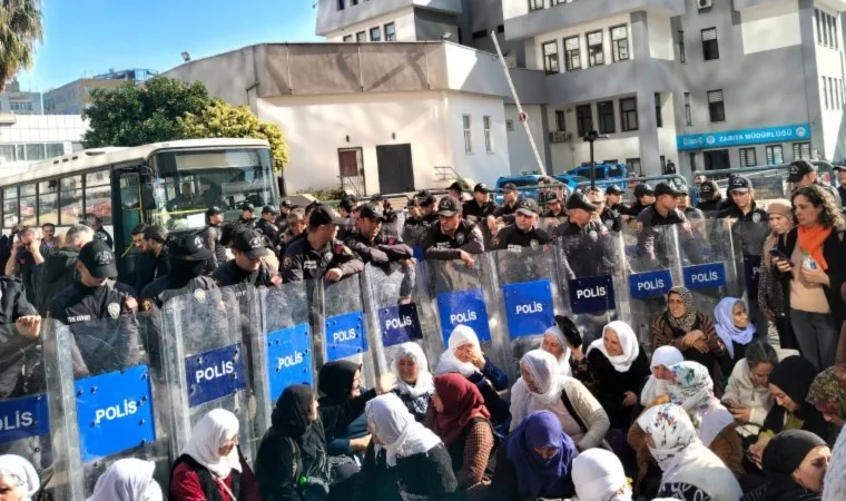 eş başkanların gözaltına alınmasına protesto: meclis toplantısı caddede yapıldı