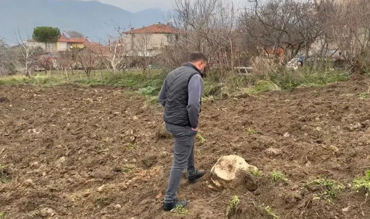 çiftçi tarlasını sürerken lahit ve kemikler buldu