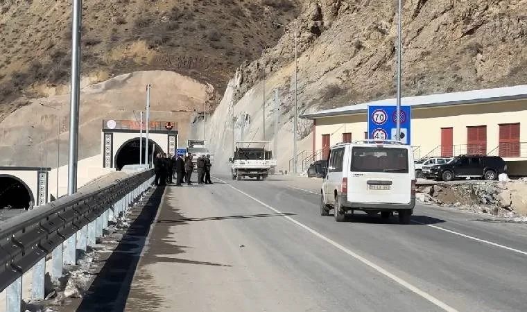 Hakkari'de yeni tünelde trafik kazası meydana geldi