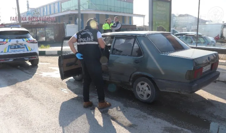 Bursa'dan çaldıkları araçla Manisa'da yakalandılar