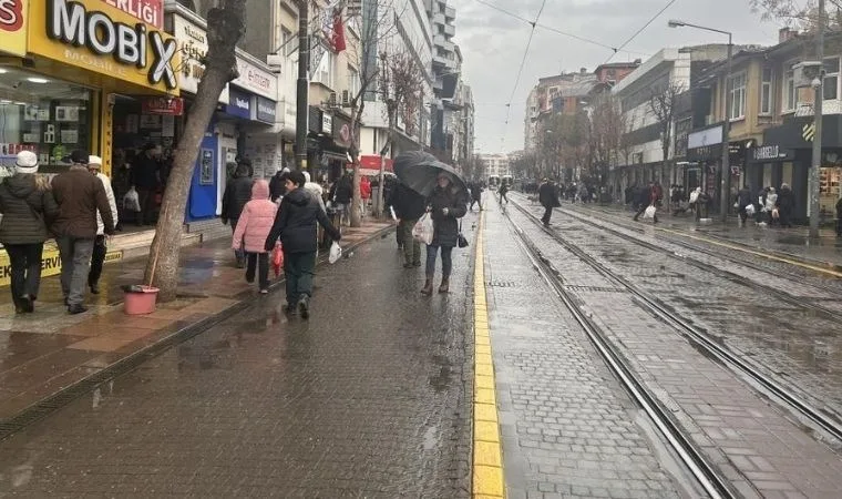 Eskişehir'de aniden bastıran yağış zor anlar yaşattı