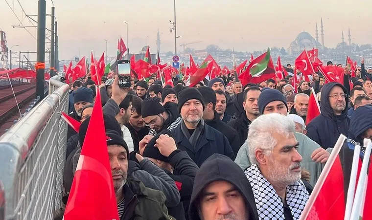 Süleyman Soylu, Galata Köprüsü'nde Filistin Yürüyüşü'ne katıldı